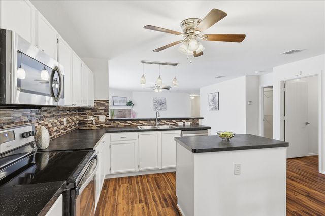 1572 Chivalry Lane, Little Elm, TX 75068