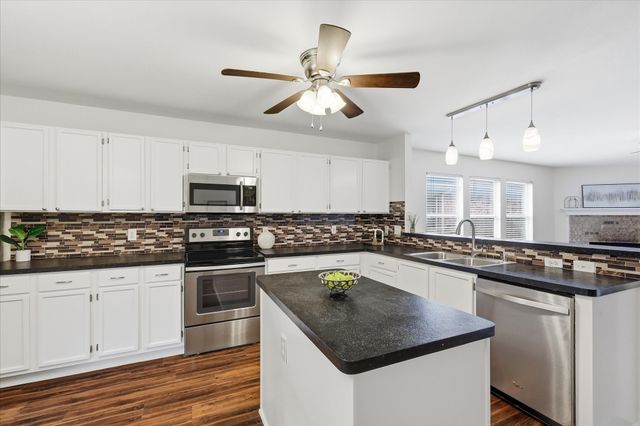 1572 Chivalry Lane, Little Elm, TX 75068