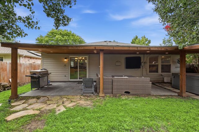 1572 Chivalry Lane, Little Elm, TX 75068