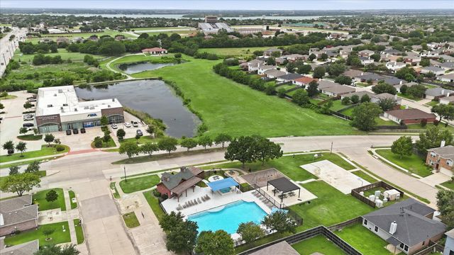 1572 Chivalry Lane, Little Elm, TX 75068