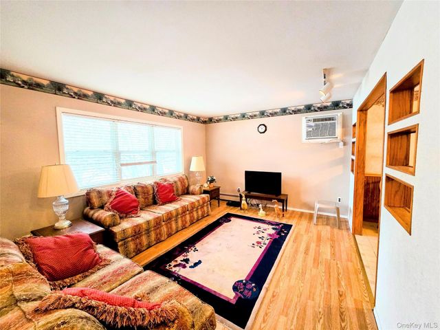 189 Broadway, Rocky Point, NY 11778