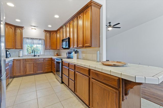 19701 Black Fox Drive, Cottonwood, CA 96022