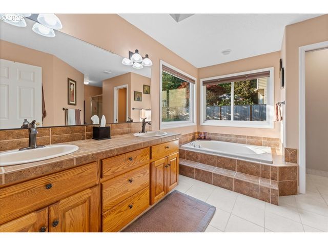 16825 Sw TIMBERLAND Dr, Beaverton, OR 97007
