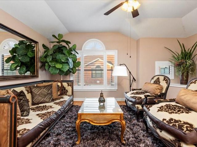 5941 South Loop E 504, Houston, TX 77033