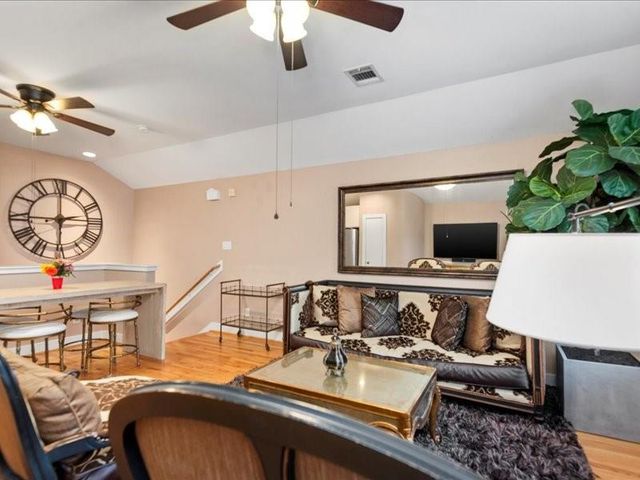 5941 South Loop E 504, Houston, TX 77033