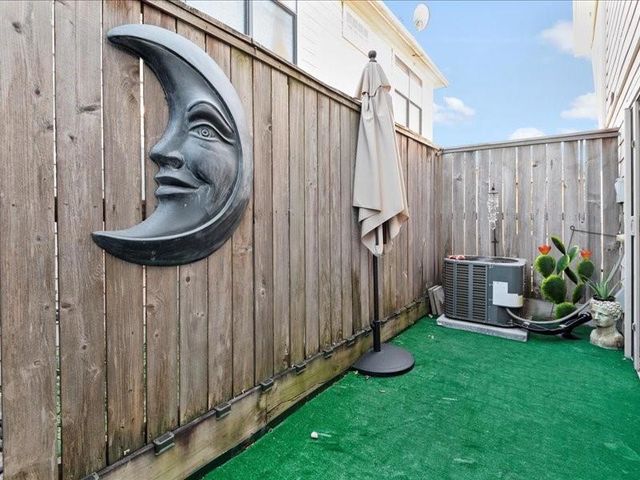 5941 South Loop E 504, Houston, TX 77033