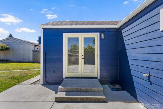 6121 S C Street, Tacoma, WA 98408