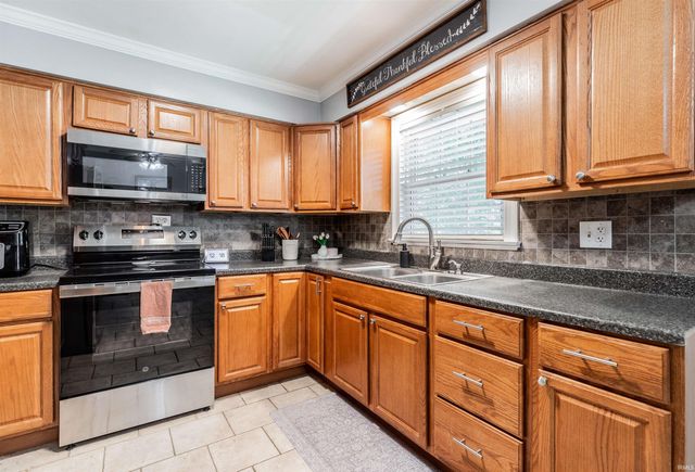 1516 S Helfrich Avenue, Evansville, IN 47712