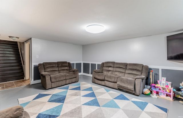 1516 S Helfrich Avenue, Evansville, IN 47712