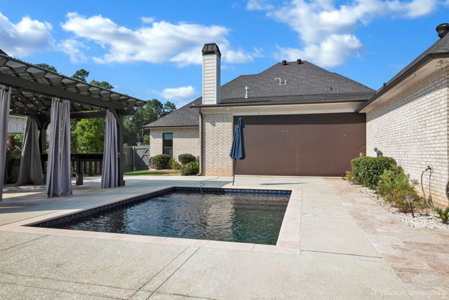 407 Oakwood Trace Court, Shreveport, LA 71106