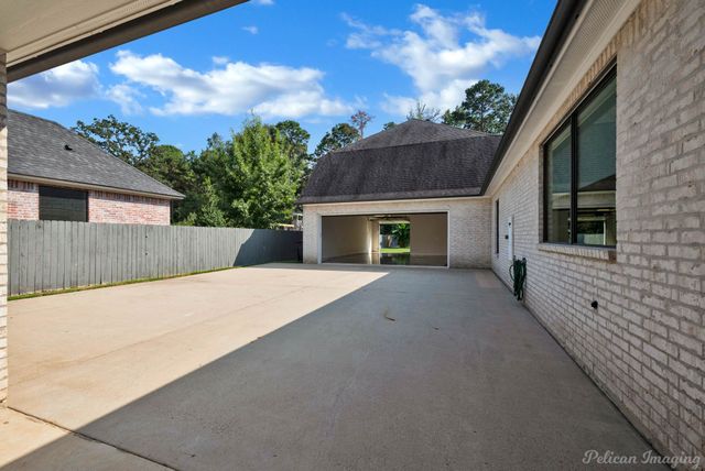 407 Oakwood Trace Court, Shreveport, LA 71106