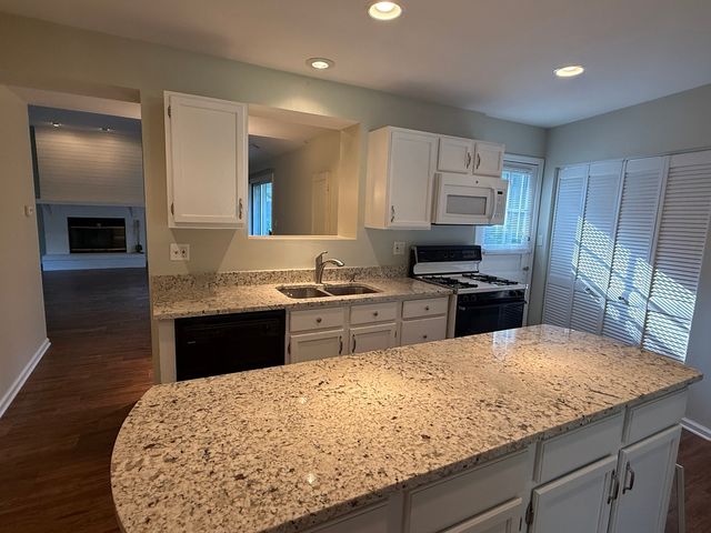 525 7th Avenue, Libertyville, IL 60048