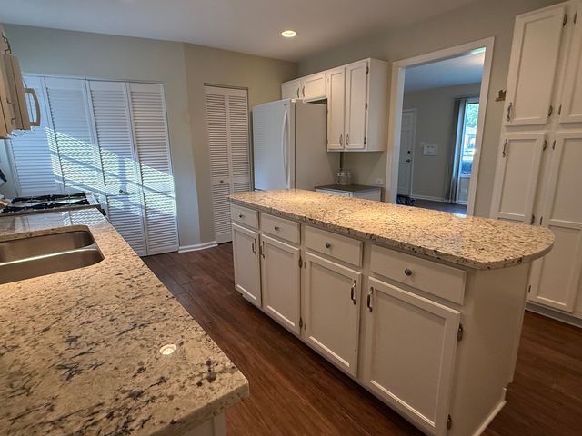525 7th Avenue, Libertyville, IL 60048