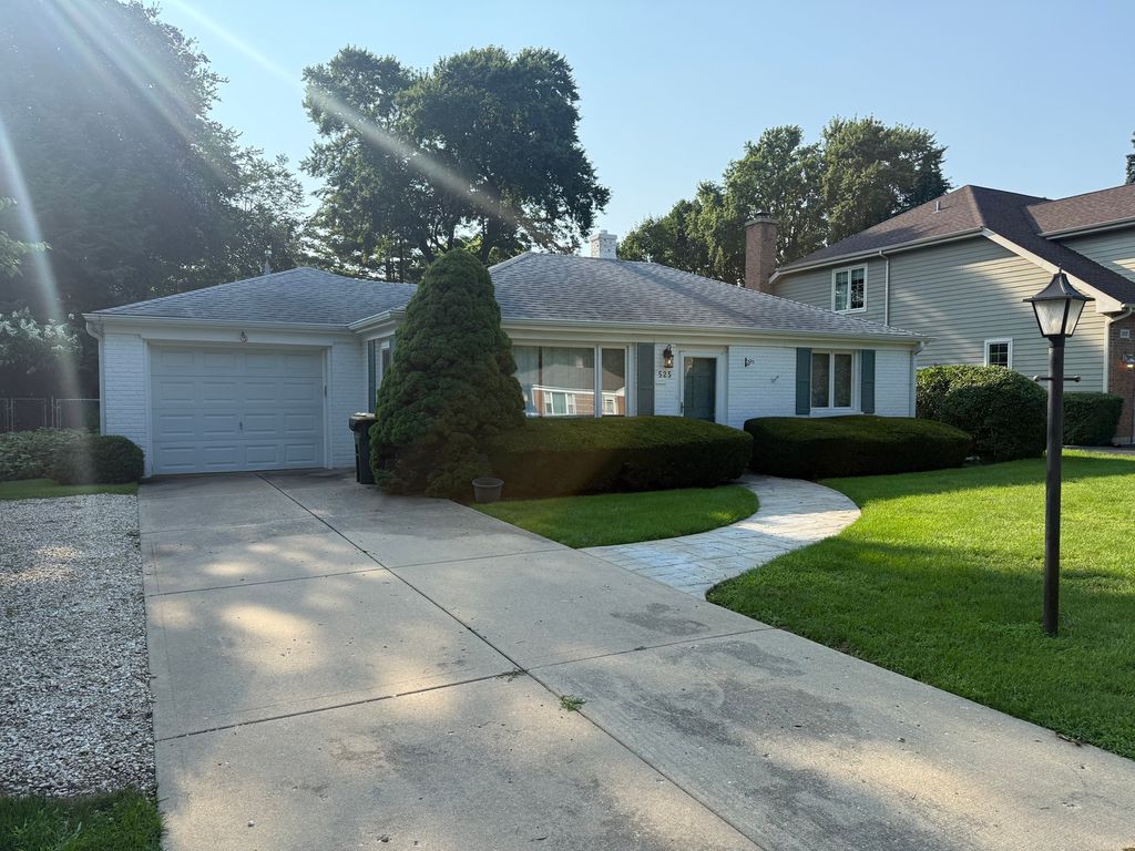 525 7th Avenue, Libertyville, IL 60048