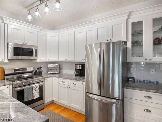 8613 Brittany Dr, Wayne Twp., NJ 07470