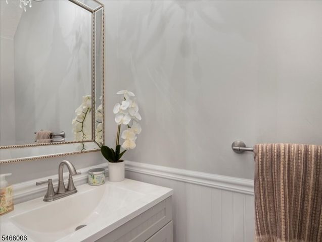 8613 Brittany Dr, Wayne Twp., NJ 07470