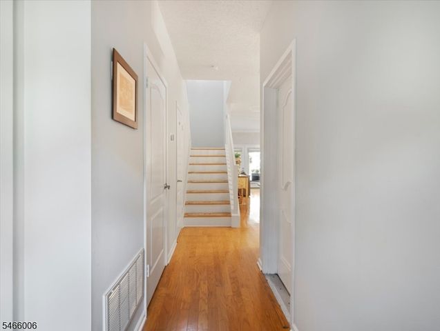 8613 Brittany Dr, Wayne Twp., NJ 07470