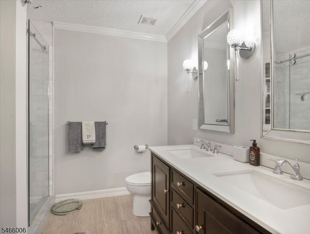 8613 Brittany Dr, Wayne Twp., NJ 07470