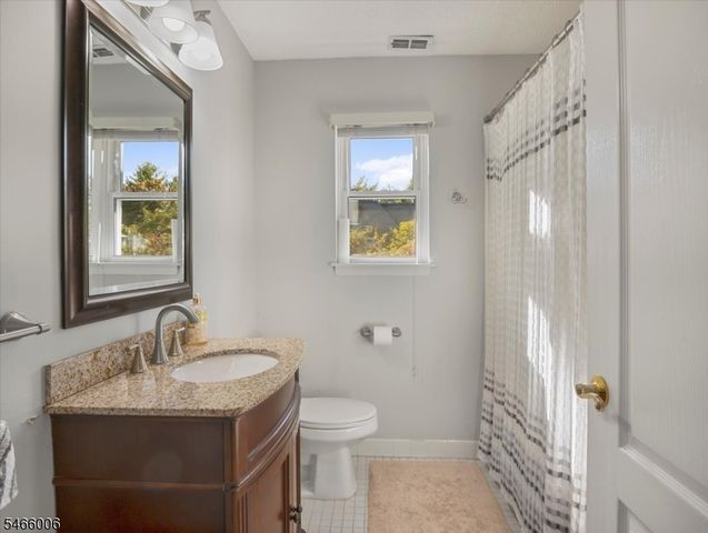 8613 Brittany Dr, Wayne Twp., NJ 07470