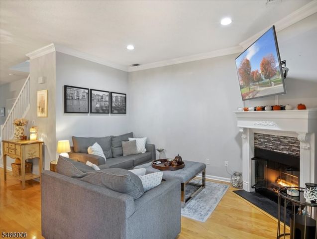 8613 Brittany Dr, Wayne Twp., NJ 07470