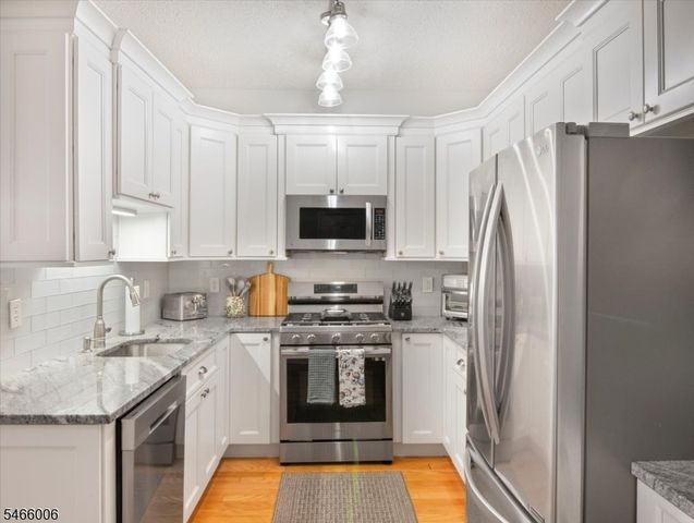 8613 Brittany Dr, Wayne Twp., NJ 07470