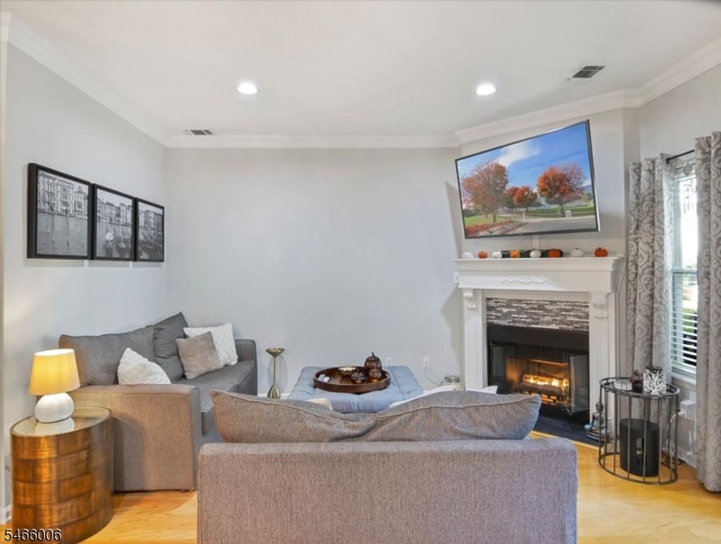 8613 Brittany Dr, Wayne Twp., NJ 07470 — photo 5