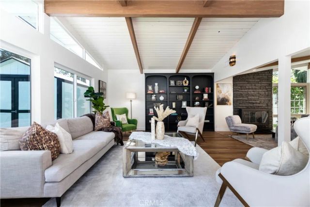 22838 Epsilon Street, Woodland Hills, CA 91364