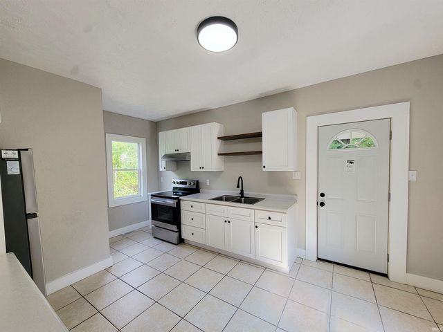 1233 Van Buren Street, South Bend, IN 46628