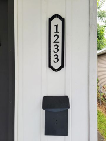 1233 Van Buren Street, South Bend, IN 46628