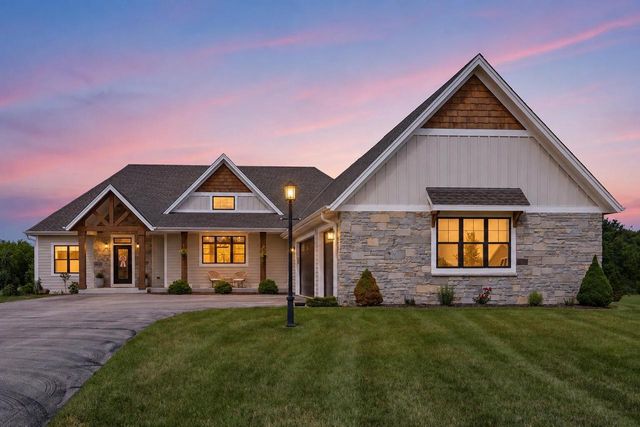 S86W34670 Knoll ROAD, Eagle, WI 53119