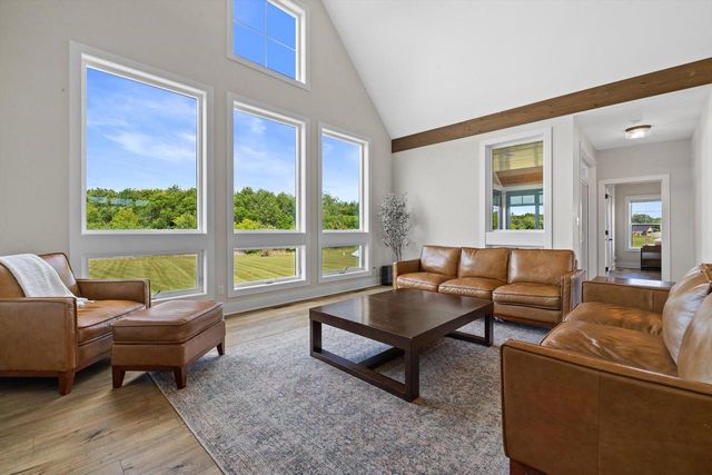 S86W34670 Knoll ROAD, Eagle, WI 53119