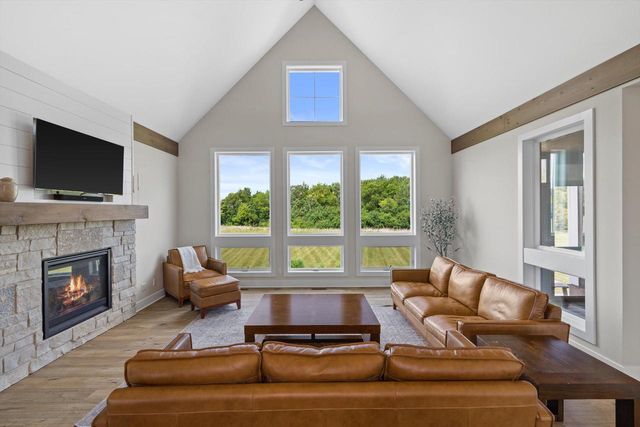 S86W34670 Knoll ROAD, Eagle, WI 53119