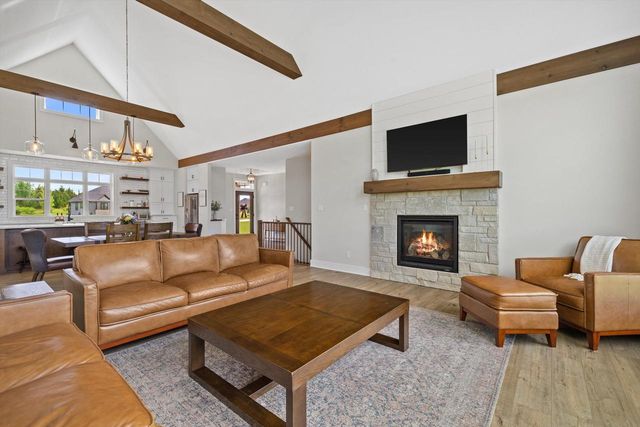 S86W34670 Knoll ROAD, Eagle, WI 53119