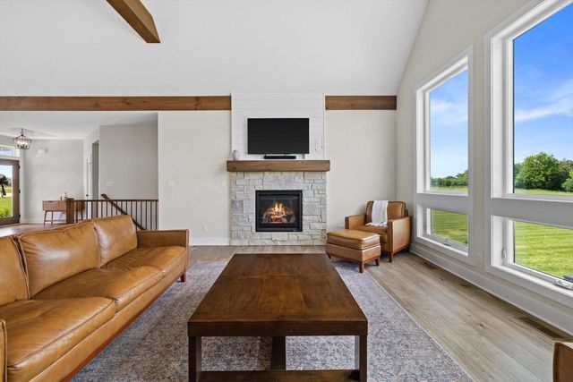 S86W34670 Knoll ROAD, Eagle, WI 53119