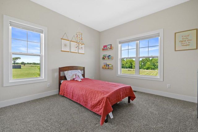 S86W34670 Knoll ROAD, Eagle, WI 53119