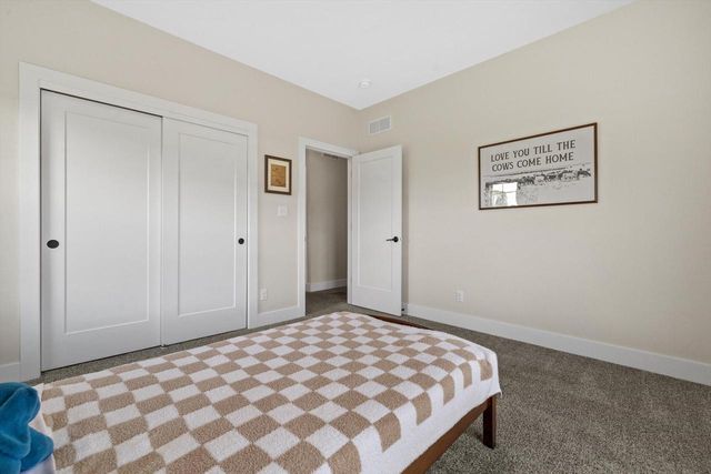 S86W34670 Knoll ROAD, Eagle, WI 53119
