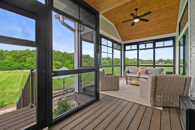 S86W34670 Knoll ROAD, Eagle, WI 53119