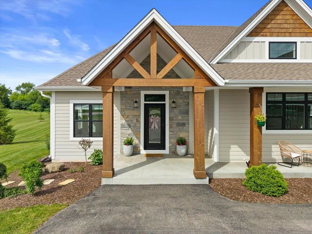 S86W34670 Knoll ROAD, Eagle, WI 53119