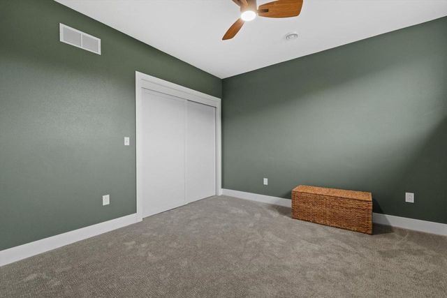 S86W34670 Knoll ROAD, Eagle, WI 53119