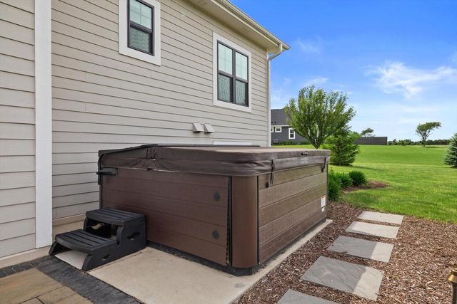 S86W34670 Knoll ROAD, Eagle, WI 53119