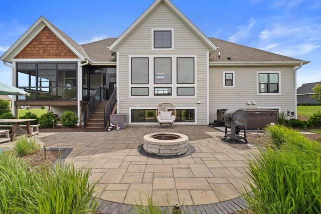 S86W34670 Knoll ROAD, Eagle, WI 53119