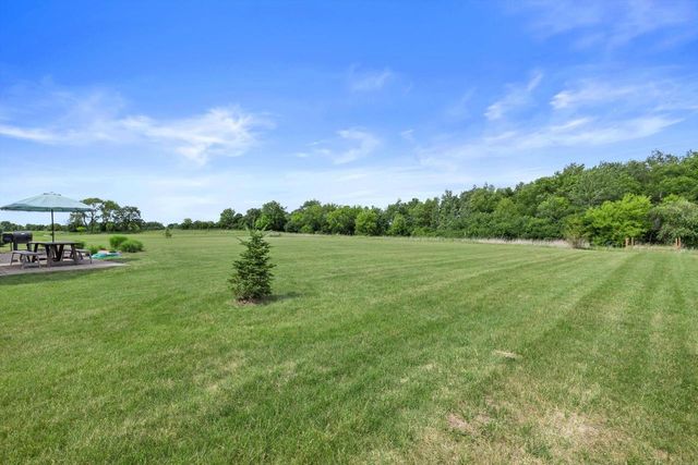 S86W34670 Knoll ROAD, Eagle, WI 53119