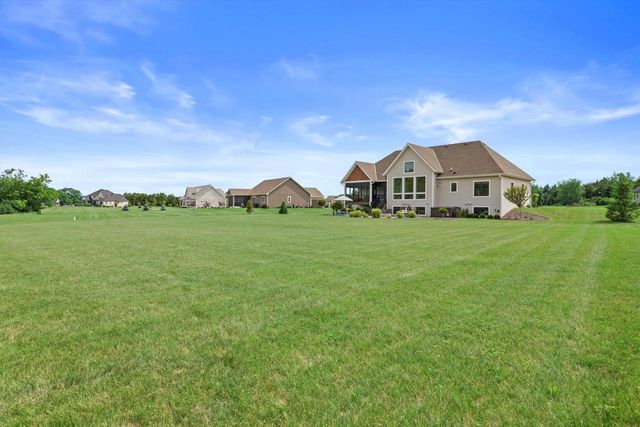 S86W34670 Knoll ROAD, Eagle, WI 53119