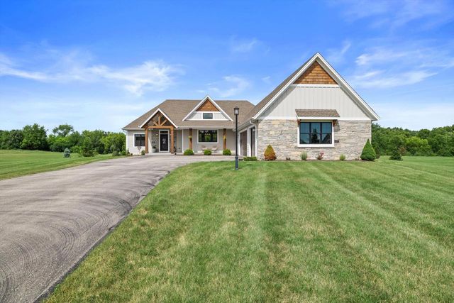 S86W34670 Knoll ROAD, Eagle, WI 53119