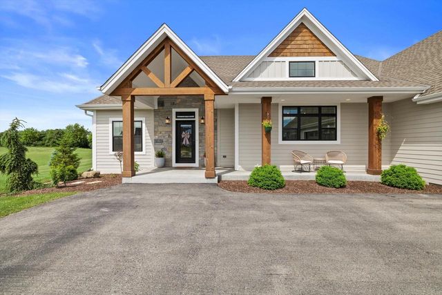 S86W34670 Knoll ROAD, Eagle, WI 53119