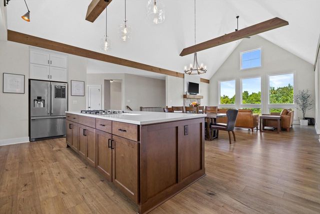 S86W34670 Knoll ROAD, Eagle, WI 53119
