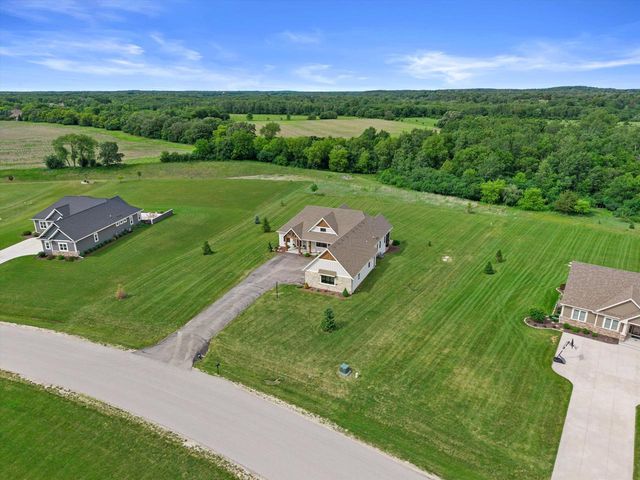 S86W34670 Knoll ROAD, Eagle, WI 53119