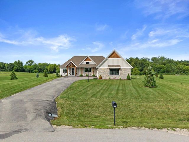 S86W34670 Knoll ROAD, Eagle, WI 53119