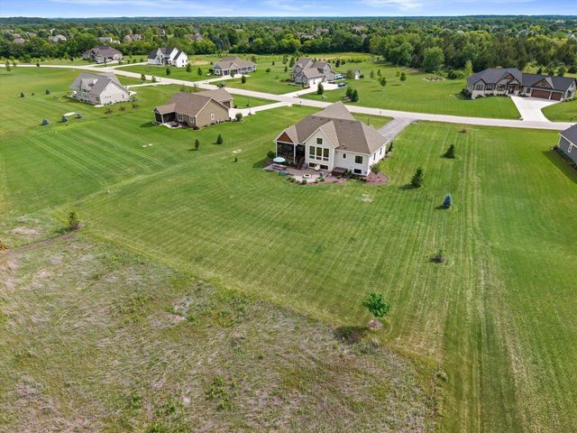 S86W34670 Knoll ROAD, Eagle, WI 53119