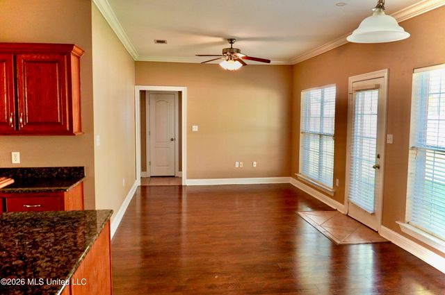 2933 Village Circle, Ocean Springs, MS 39564